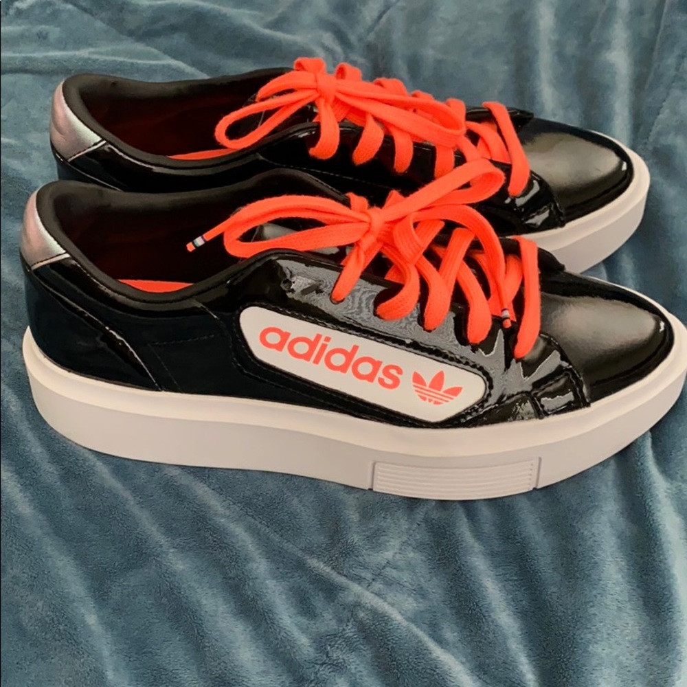 Adidas tenis shoes